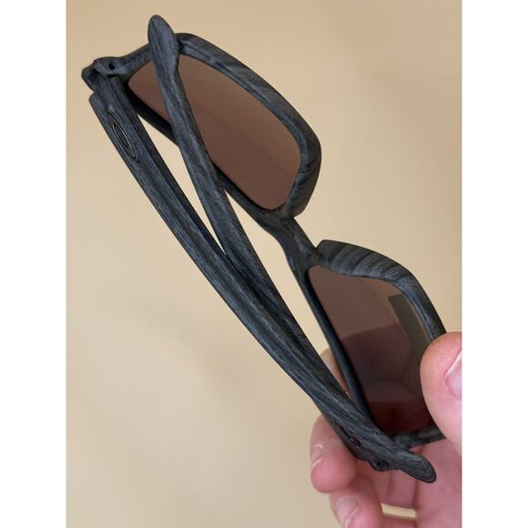Oakley Holbrook XL Sunglasses, woodgrain frame, Prizm Daily Polarized lenses. - Picture 6 of 6
